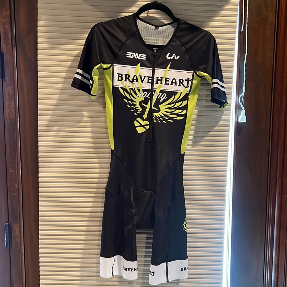Never worn Women’s Braveheart 1 piece tri kit size L